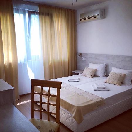 Guest Rooms Southern Nights Varvara  Buitenkant foto