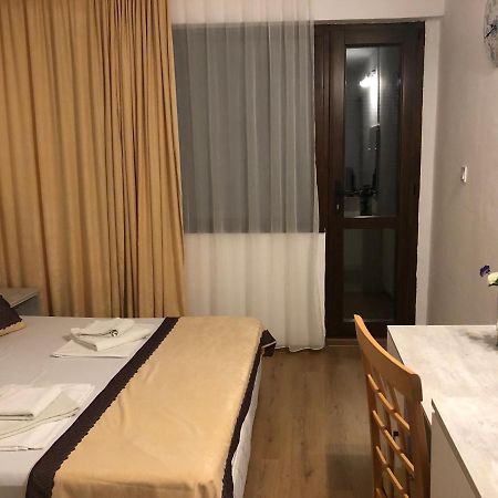 Guest Rooms Southern Nights Varvara  Buitenkant foto