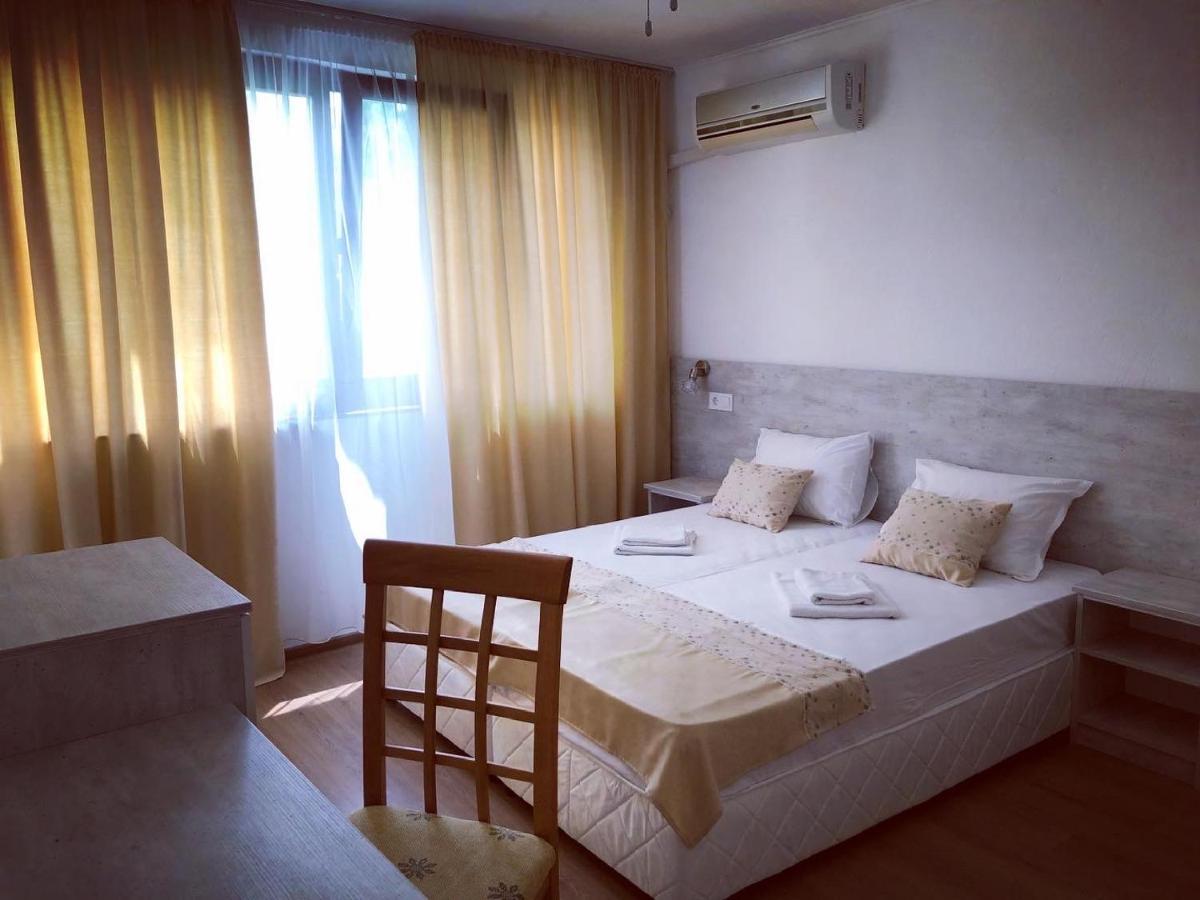 Guest Rooms Southern Nights Varvara  Buitenkant foto