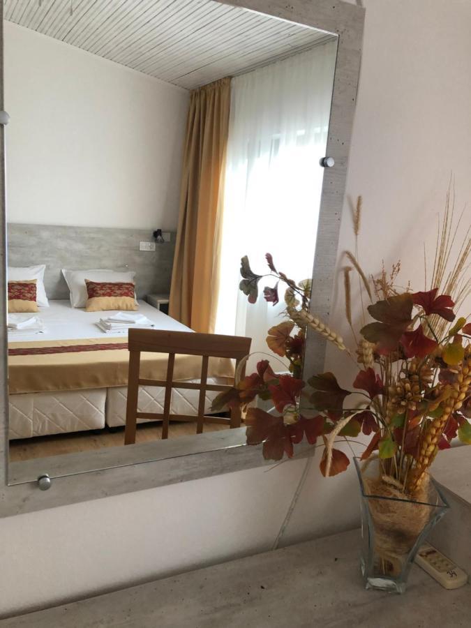 Guest Rooms Southern Nights Varvara  Buitenkant foto