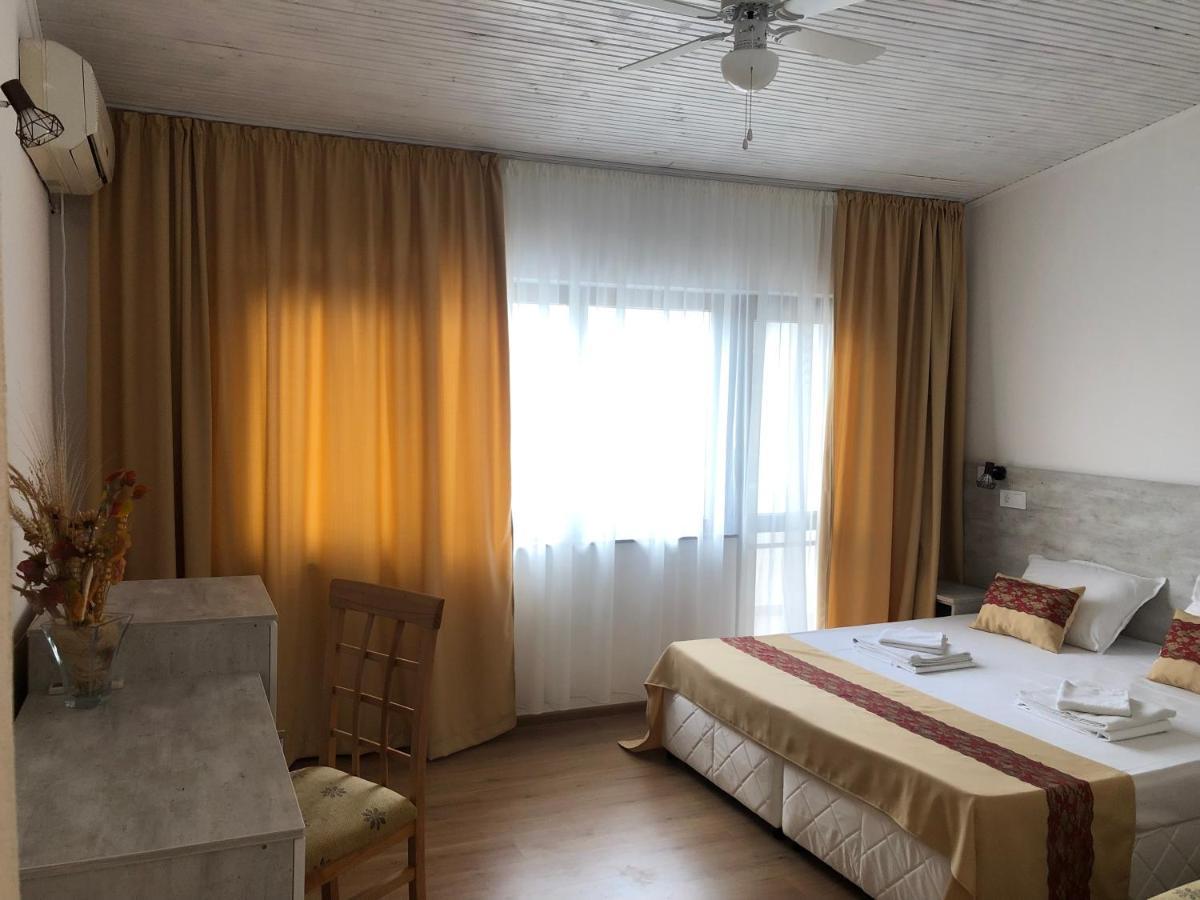 Guest Rooms Southern Nights Varvara  Buitenkant foto