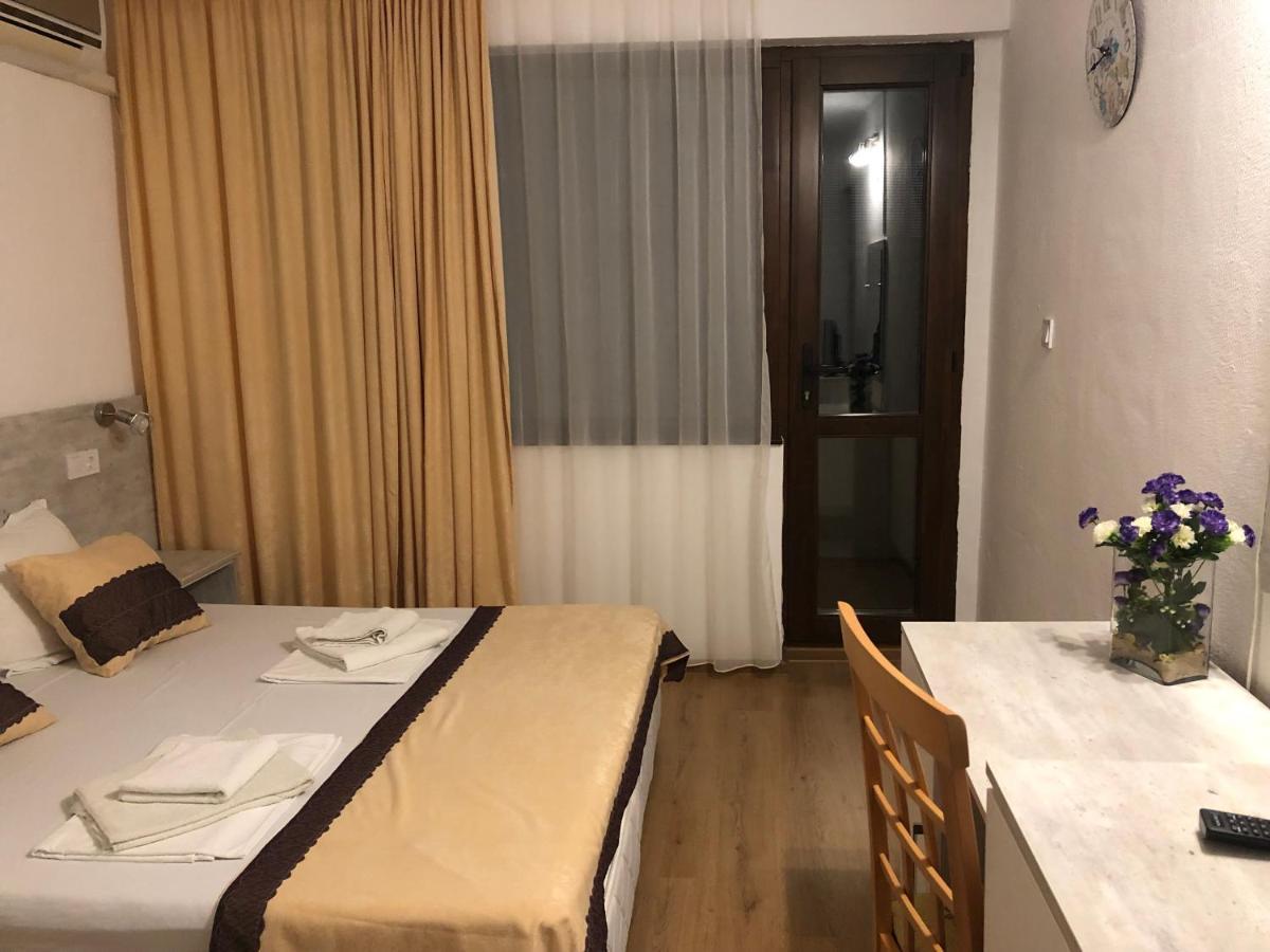 Guest Rooms Southern Nights Varvara  Buitenkant foto