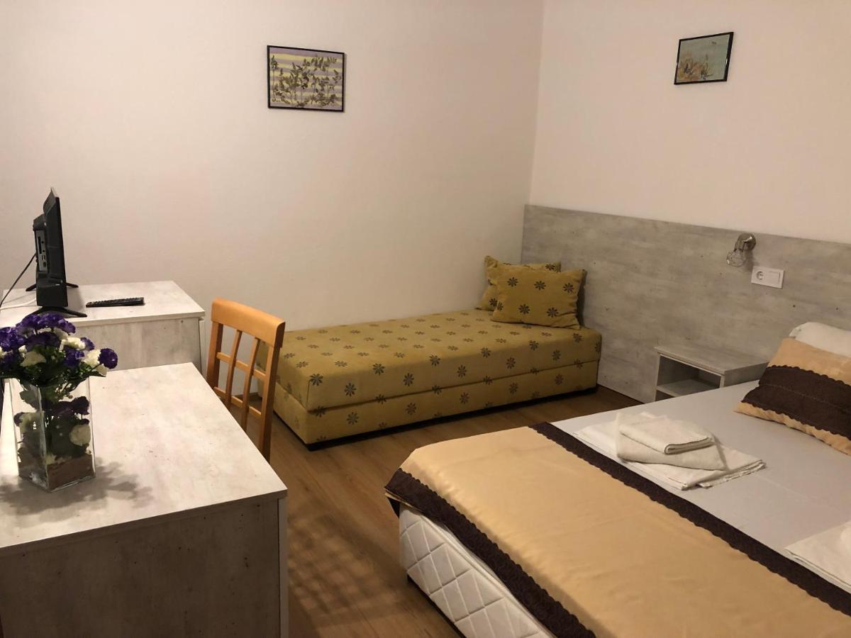 Guest Rooms Southern Nights Varvara  Buitenkant foto