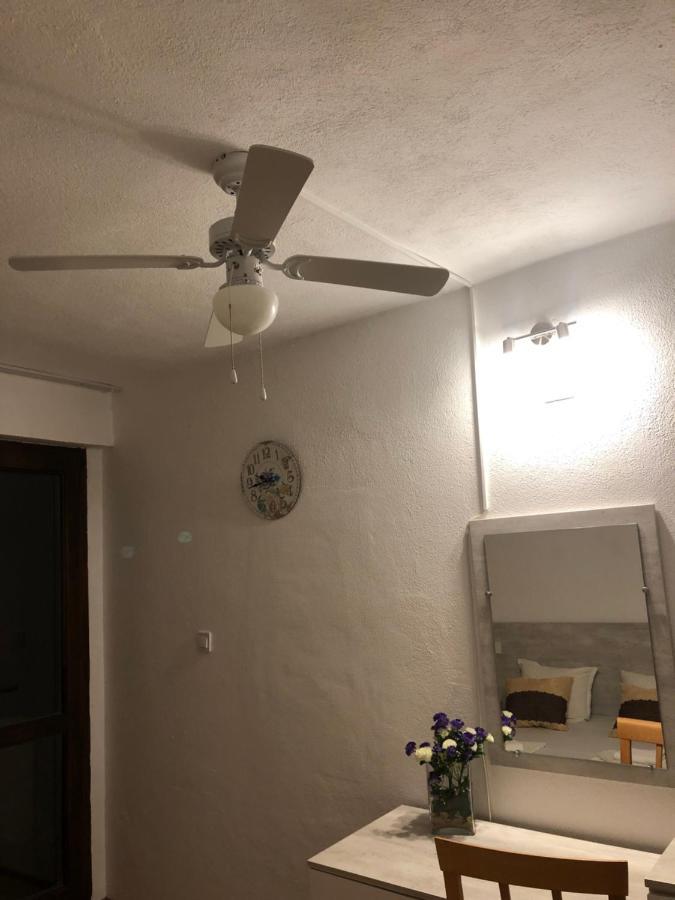Guest Rooms Southern Nights Varvara  Buitenkant foto